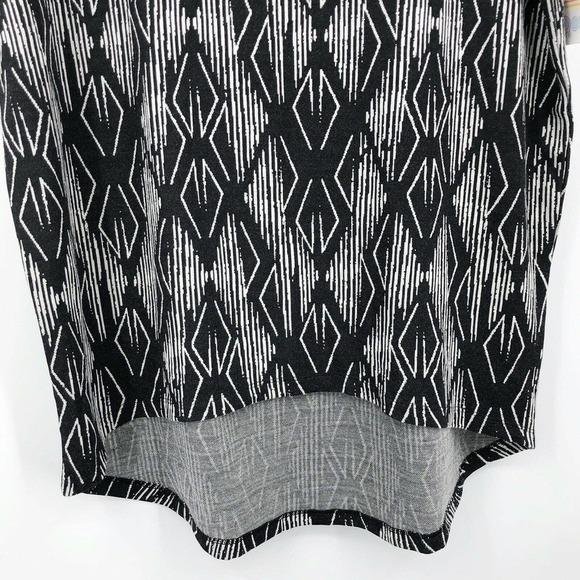 Lularoe Irma Top Black & White Ikat Print Size XS High Low Tunic Half Sleeve NWT - Picture 4 of 12